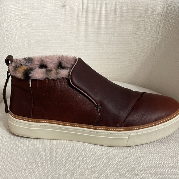 NWT TOMS Paxton Leather Faux Leo Fur Chukkar Sneaker Size 11 - Picture 6 of 13